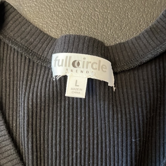 Full Circle Trends Black Tank W/ Lace Trim at bottom SZ Large - Picture 2 of 5